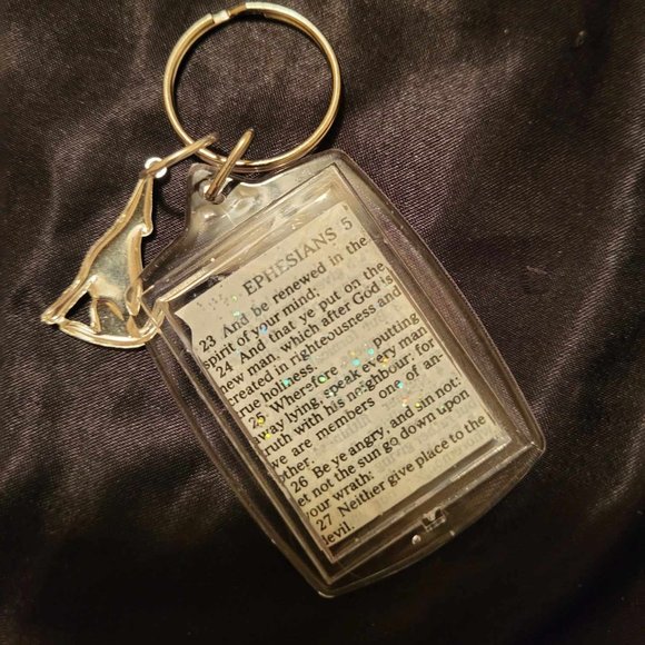 Bible Scripture Keychain with Howling Wolf Pendant - Picture 3 of 3